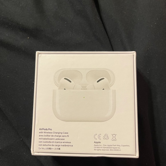 AirPod pros - Picture 3 of 5